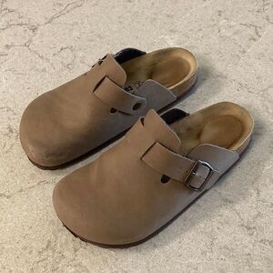 Cushionaire | Boston clogs size 7 Wide